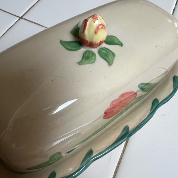 RARE Franciscan Tulip BUTTER DISH & SALT SHAKER - Picture 3 of 7